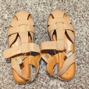 Women Fisherman Sandals - Tan